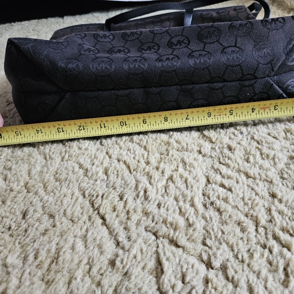 Michael Kors Bennet Large Tote - Picture 11 of 11